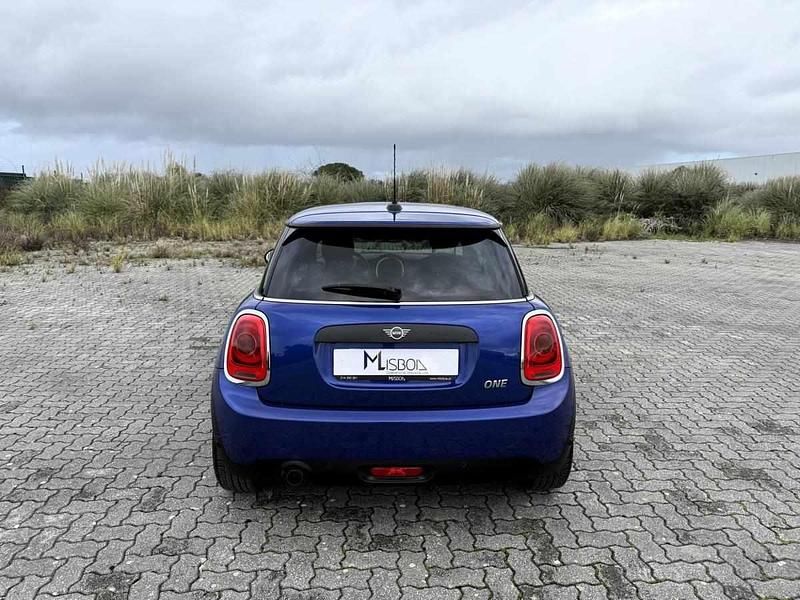 Usado Mini ONE 102 HP (75 kW) 2018 Azul Citadino