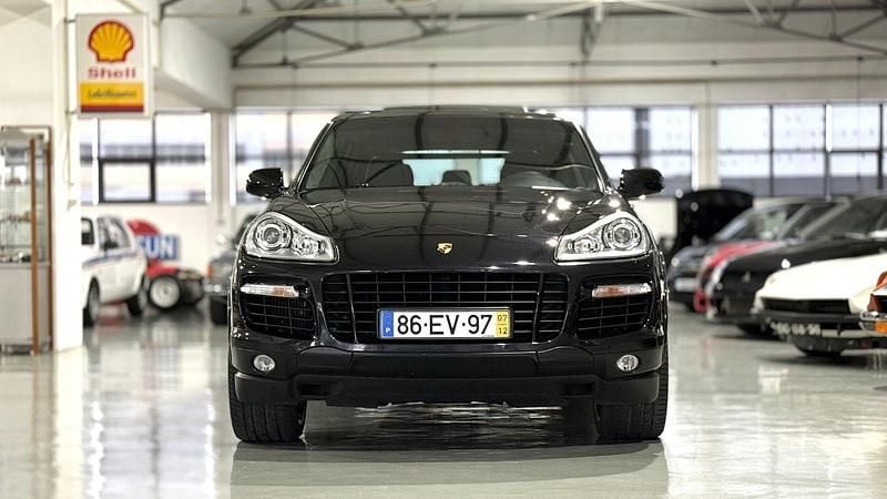 Usado Porsche Cayenne Turbo 500 HP (367 kW) 2007 Preto SUV