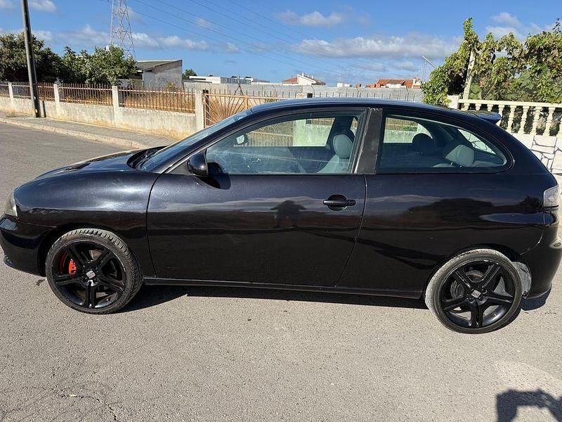 Usado 2004 Seat Ibiza | € 2.800 - Imagem 1/4