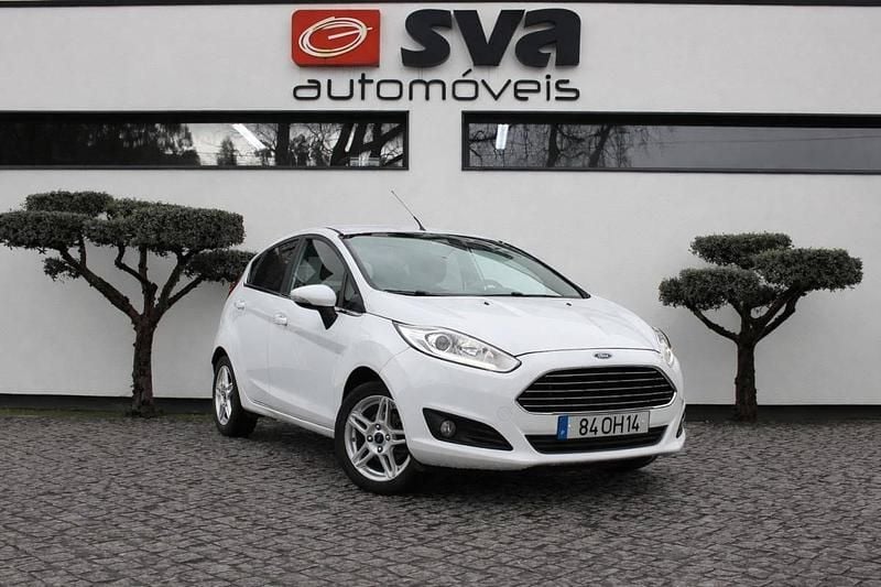 Branco Usado 2014 Ford Fiesta Titanium Citadino | € 8.900 (Preço justo) - Imagem 1/4