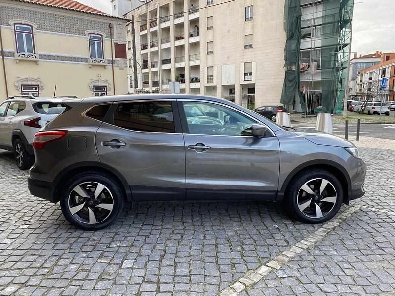 Usado Nissan Qashqai 110 HP (80 kW) 2016 Cinzento SUV