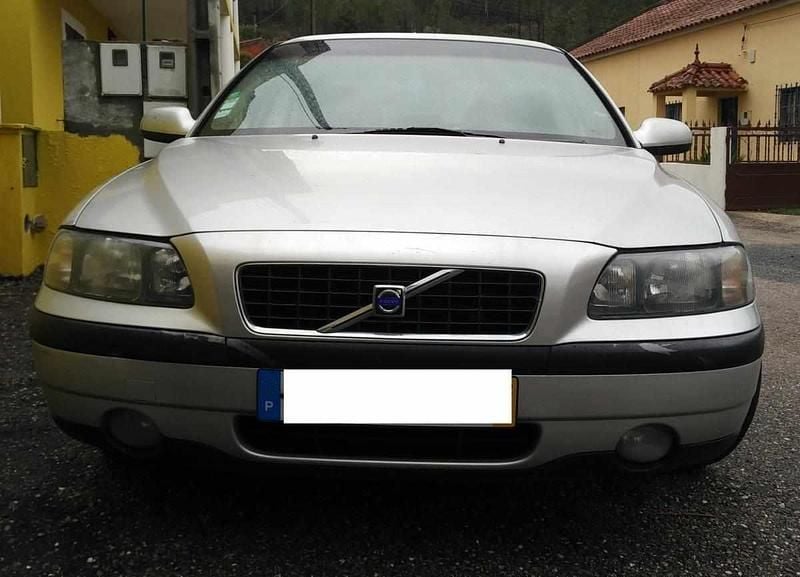 Cinzento Usado 2002 Volvo S60 Sedan | € 4.500 (Caro) - Imagem 1/4
