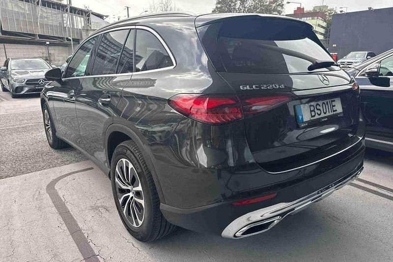 Usado Mercedes 220 197 HP (144 kW) 2025 Cinzento