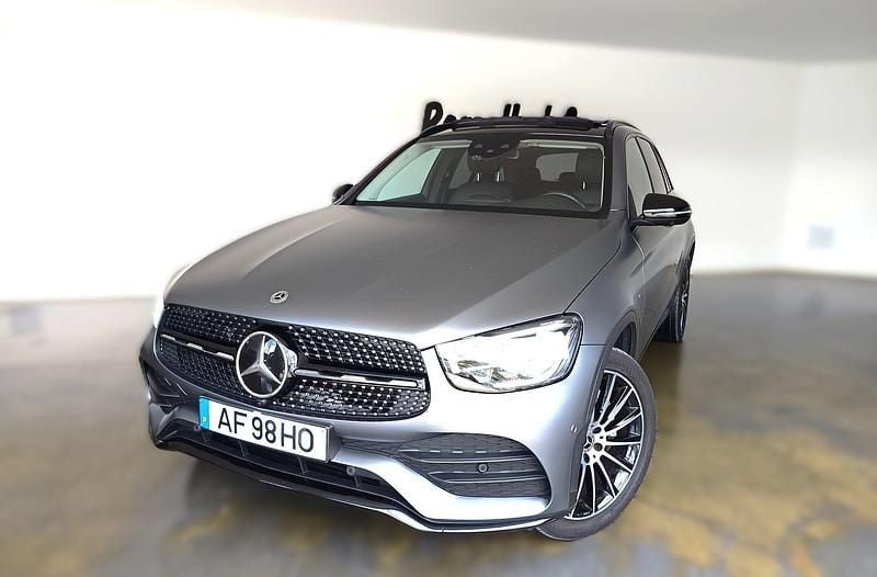 Cinza Usado 2021 Mercedes GLC300 SUV | € 47.500 (Caro) - Imagem 1/4