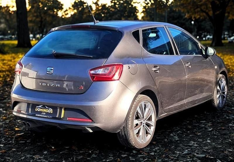 Usado Seat Ibiza FR 105 HP (77 kW) 2016 Cinza