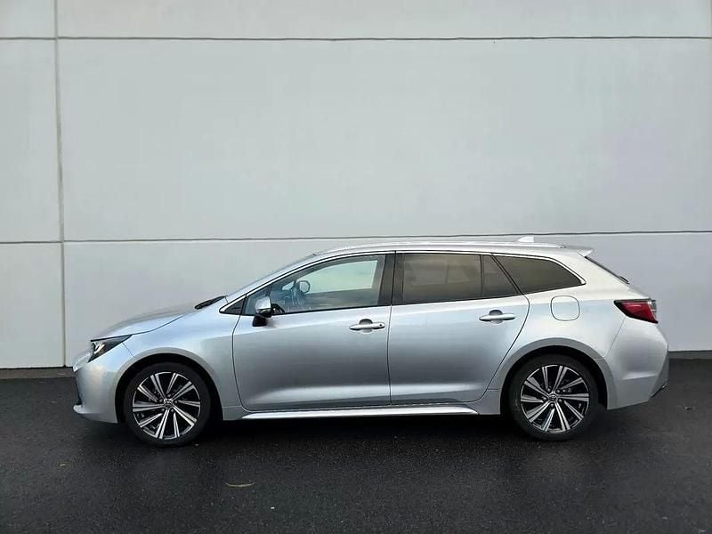 Usado Toyota Corolla Comfort 116 HP (85 kW) 2022 Prateado Carrinha