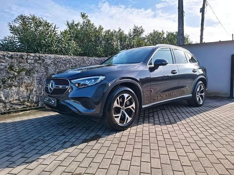 Cinzento platina Usado 2023 Mercedes GLC300e SUV | € 59.999 (Preço justo) - Imagem 1/4
