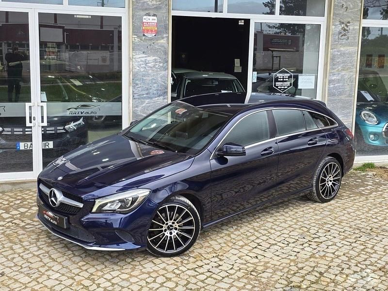 Usado Mercedes CLA180 Shooting Brake 109 HP (80 kW) 2016 Azul Carrinha