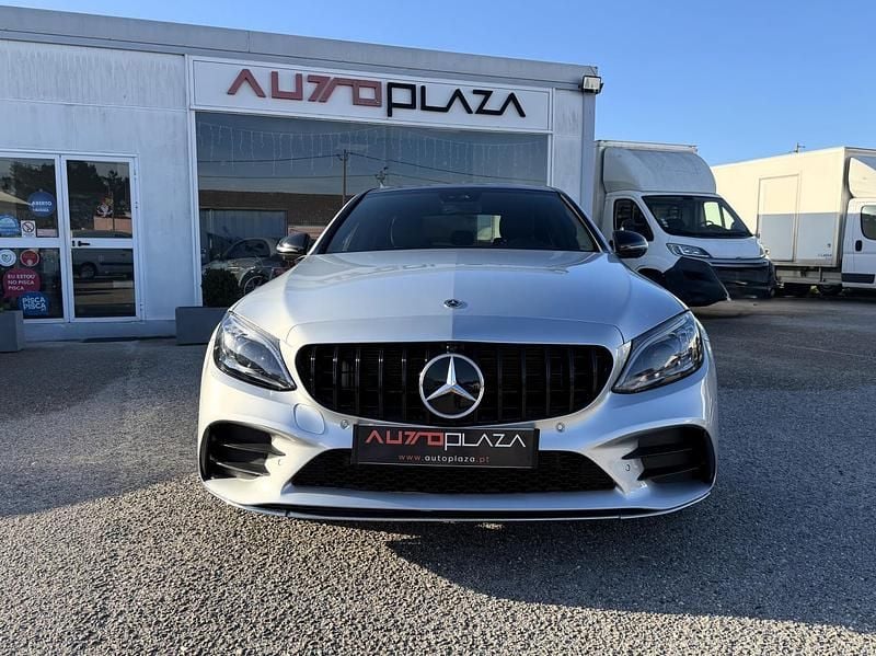Usado Mercedes C300 306 HP (225 kW) 2021 Cinza Sedan