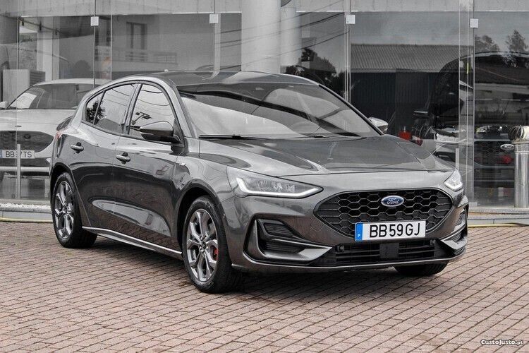 Cinza Usado 2023 Ford Focus ST-Line X Citadino | € 25.750 (Preço justo) - Imagem 1/1