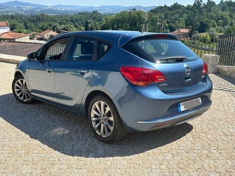 Azul Usado 2012 Opel Astra Citadino | € 5.900 (Bom preço) - Imagem 1/4