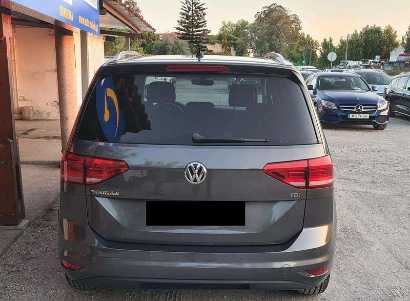 Usado VW Touran 110 HP (80 kW) 2016 Cinzento Monovolume