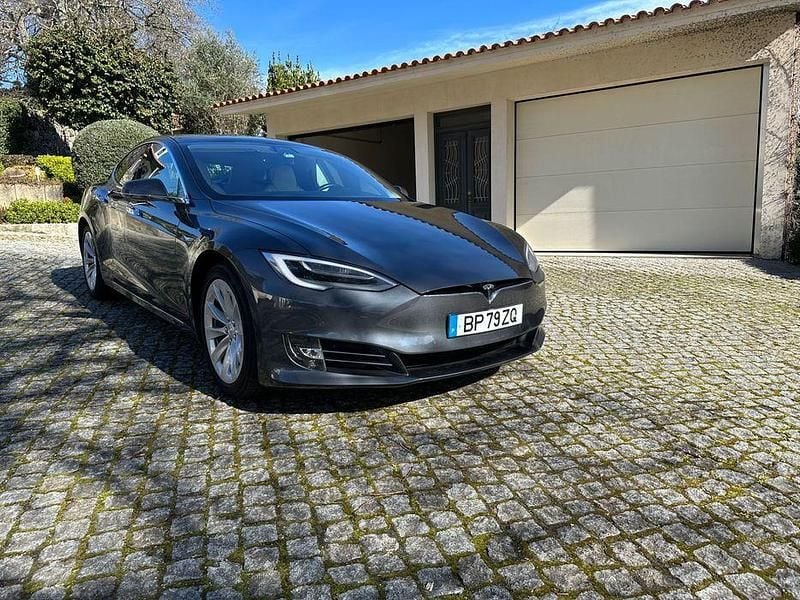 Usado 2019 Tesla Model S Citadino | € 35.000 (Preço elevado) - Imagem 1/4