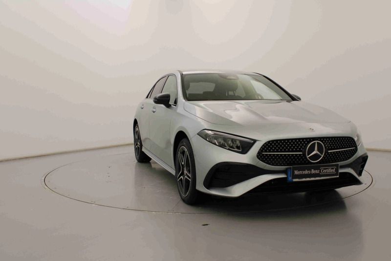 Prateado Usado 2025 Mercedes A250 Sedan | € 39.990 (Preço justo) - Imagem 1/4