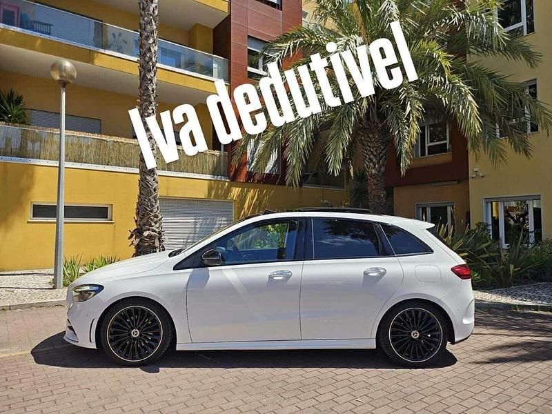 Branco Usado 2023 Mercedes B180 AMG line Monovolume | € 41.480 - Imagem 1/4