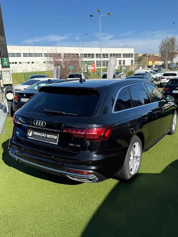 Usado Audi A4 163 HP (119 kW) 2022 Preto Carrinha