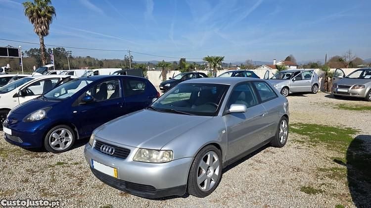 Usado Audi A3 101 HP (74 kW) 2001 Cinza Citadino