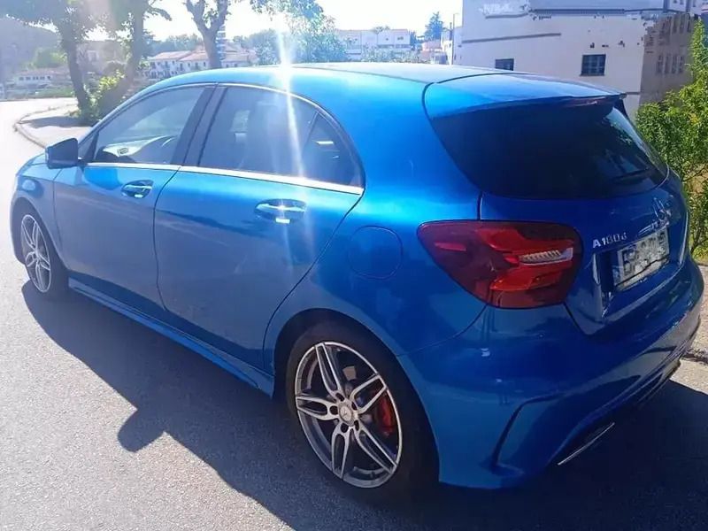 Usado Mercedes A180 AMG line 109 HP (80 kW) 2016 Azul