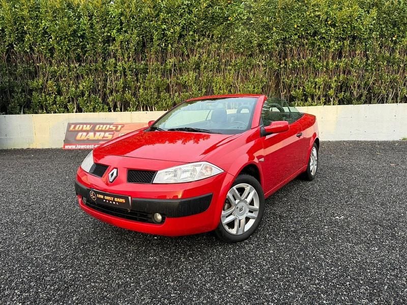Usado Renault Mégane Cabriolet Dynamique 110 HP (80 kW) 2004 Vermelho Cabrios