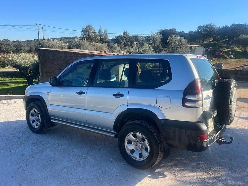 Usado Toyota Land Cruiser 173 HP (127 kW) 2009 Sedan