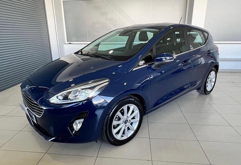 Azul Usado 2018 Ford Fiesta Titanium Citadino | € 12.490 (Bom preço) - Imagem 1/4