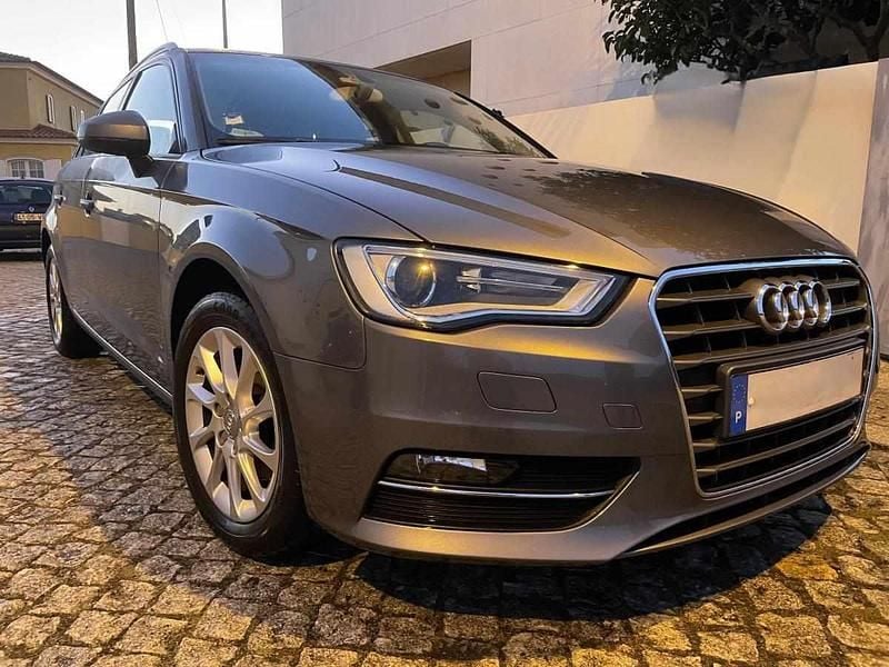Cinzento Usado 2015 Audi A3 Citadino | € 13.990 (Preço justo) - Imagem 1/4