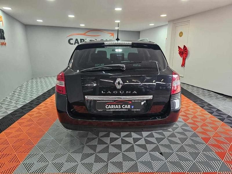 Usado Renault Laguna III Dynamique 110 HP (80 kW) 2012 Preto Carrinha