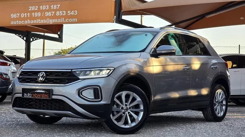 Usado VW T-Roc Life 110 HP (80 kW) 2023 Cinza SUV