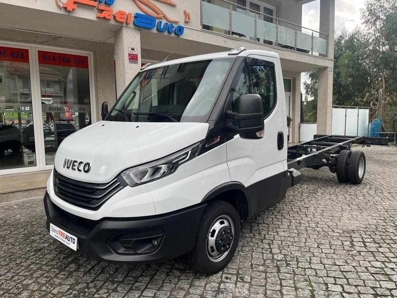 Branco Usado 2023 Iveco Daily | € 34.990 (Bom preço) - Imagem 1/4