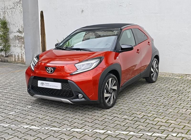 Usado Toyota Aygo X Envy 72 HP (52 kW) 2025 Vermelho (pintura metalizada especial) SUV