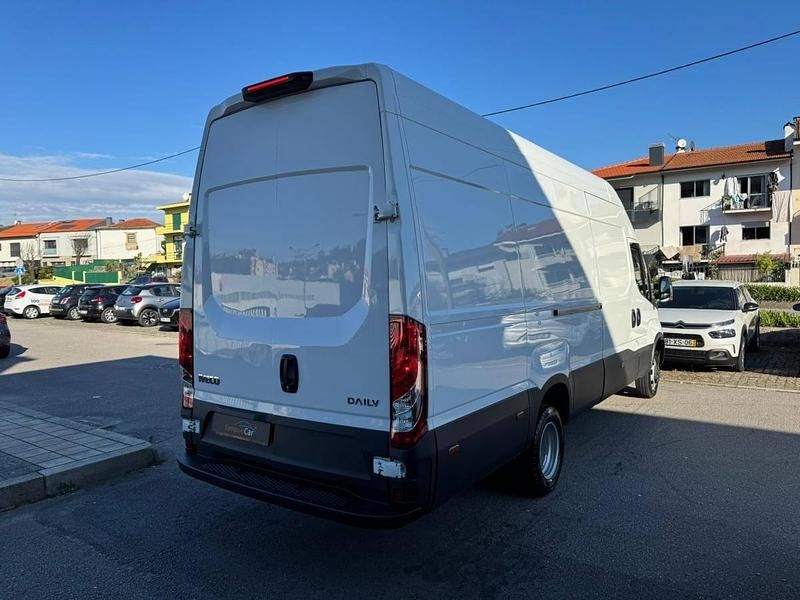 Usado Iveco Daily 156 HP (114 kW) 2023 Branco Sedan