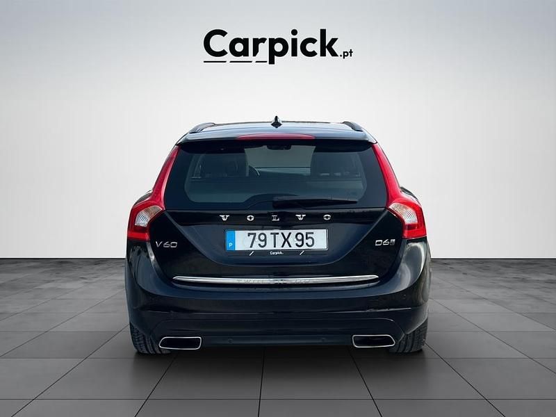 Usado Volvo V60 Momentum 285 HP (209 kW) 2017 Preto Carrinha