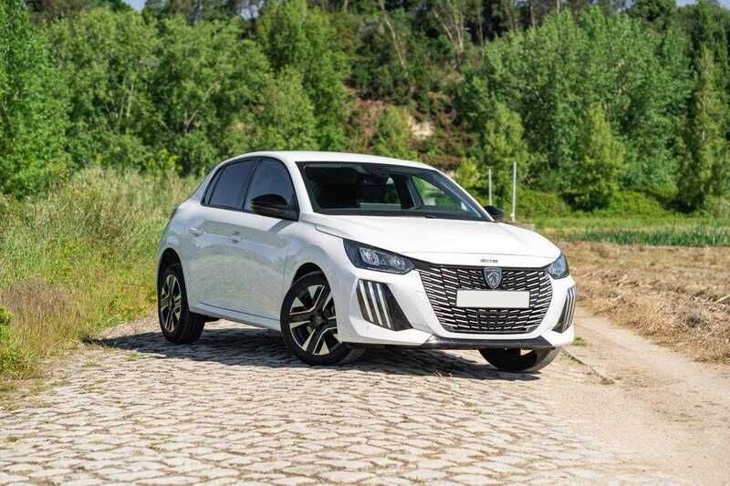 Branco Usado 2024 Peugeot 208 Citadino | € 21.450 - Imagem 1/4