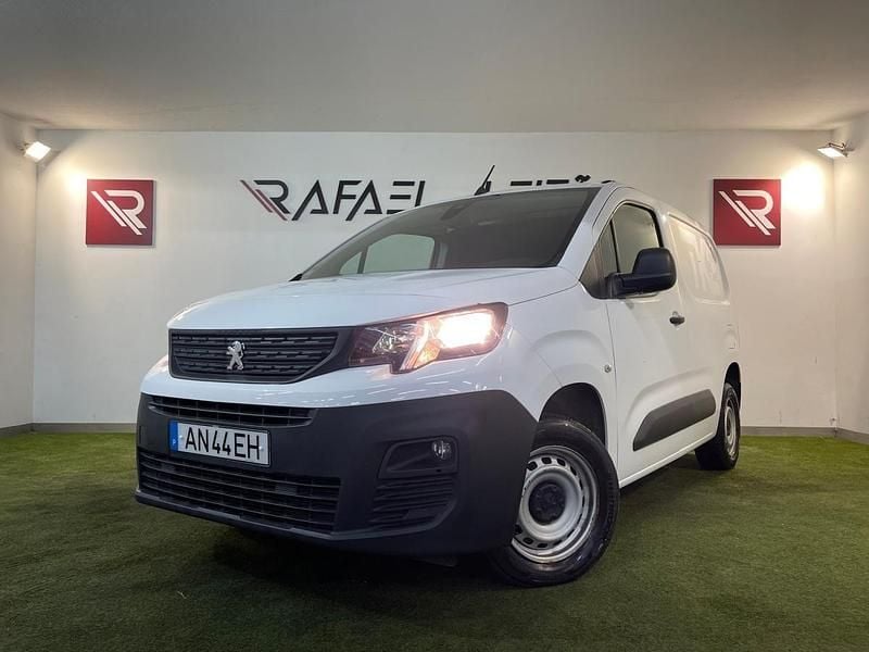 Branco Usado 2021 Peugeot Partner Premium Monovolume | € 11.950 (Bom preço) - Imagem 1/4