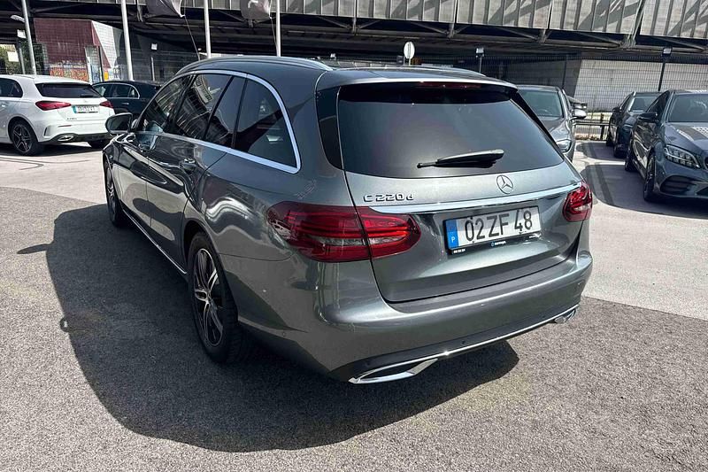 Usado Mercedes C220 Avantgarde 194 HP (142 kW) 2019 Cinzento Carrinha