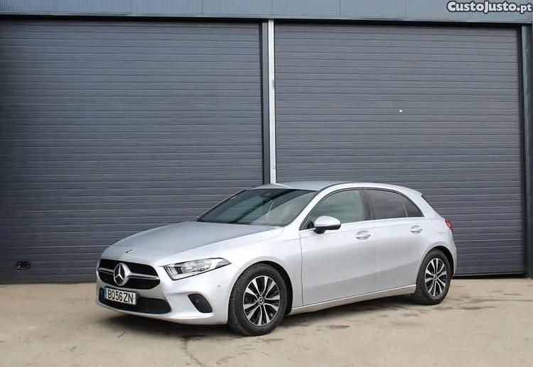 Cinza Usado 2019 Mercedes A180 Business Sedan | € 21.900 (Preço justo) - Imagem 1/1
