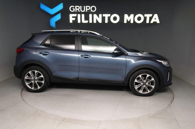 Azul Usado 2025 Kia Stonic SUV | € 19.240 (Preço justo) - Imagem 1/4
