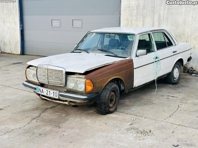 Branco Usado 1989 Mercedes 240 | € 1.500 - Imagem 1/1