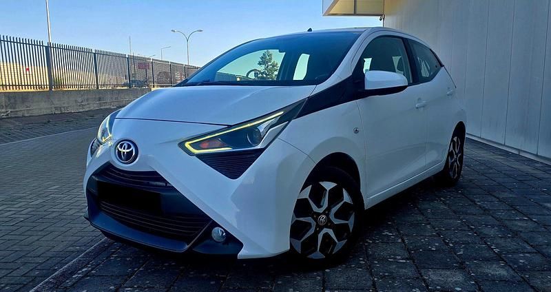 Branco Usado 2019 Toyota Aygo X-play Citadino | € 10.980 (Preço elevado) - Imagem 1/4