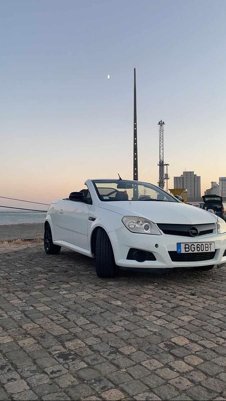 Branco Usado 2008 Opel Tigra Cabrios | € 5.700 - Imagem 1/4