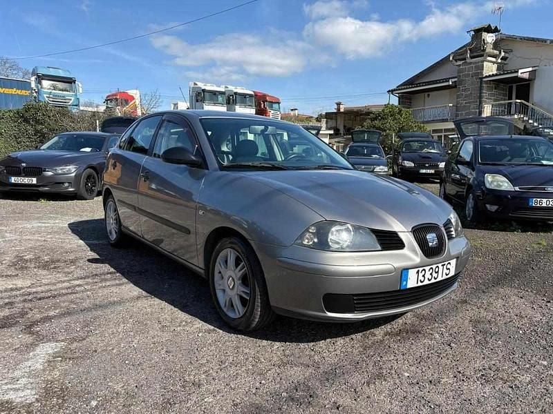 Usado Seat Ibiza 64 HP (47 kW) 2002 Cinzento Citadino