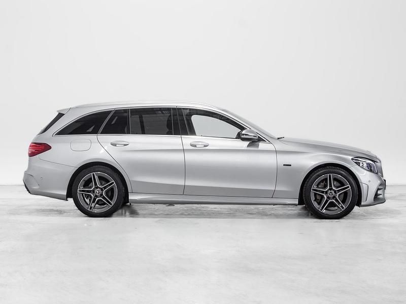 Usado Mercedes C300 AMG line 194 HP (142 kW) 2020 Cinza Carrinha