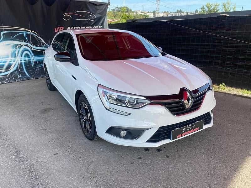 Branco Usado 2017 Renault Mégane IV Zen | € 11.900 (Preço justo) - Imagem 1/4