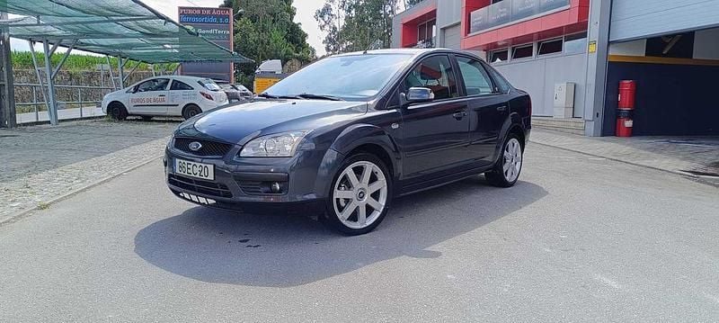 Usado 2007 Ford Focus Ghia Sedan | € 3.999 (Preço justo) - Imagem 1/4