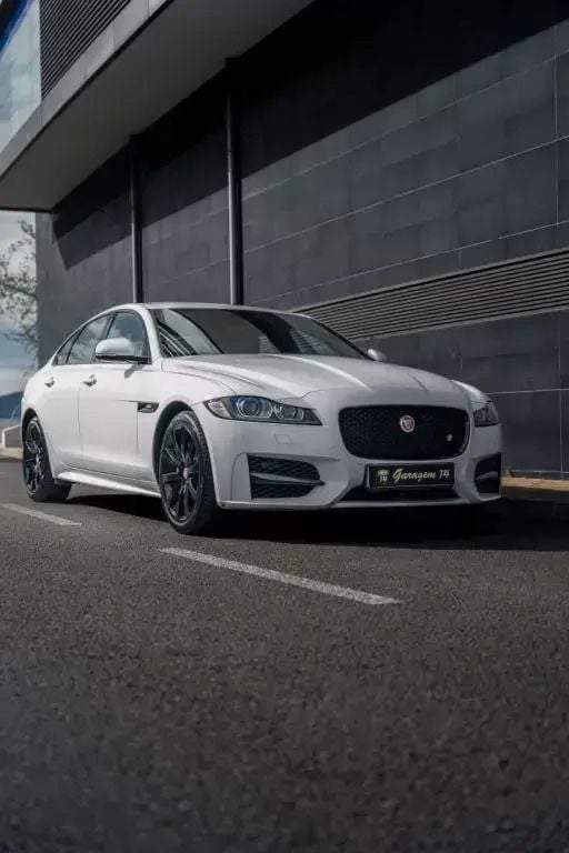 Usado Jaguar XF R-Sport 180 HP (132 kW) 2017 Branco Sedan