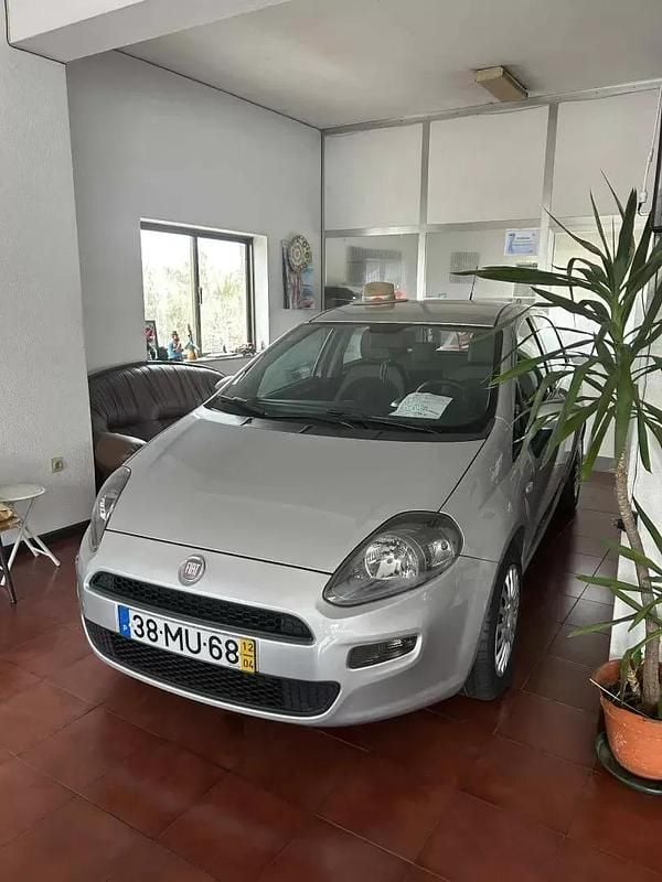 Cinzento Usado 2012 Fiat Punto Lounge | € 7.990 (Caro) - Imagem 1/4
