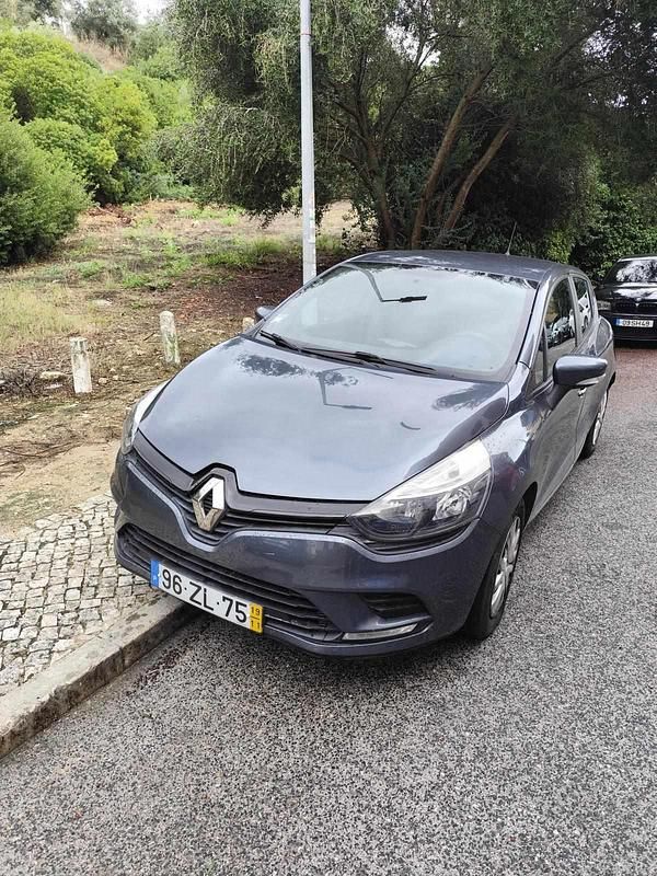 Usado Renault Clio IV 86 HP (63 kW) 2019 Cinzento Citadino
