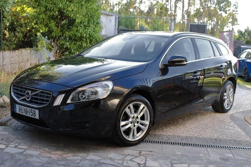 Usado 2012 Volvo V60 Momentum Carrinha | € 11.990 (Preço justo) - Imagem 1/4