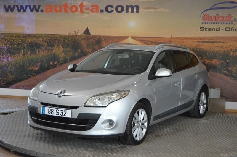 Cinzento Usado 2010 Renault Mégane III Carrinha | € 6.500 (Preço justo) - Imagem 1/4