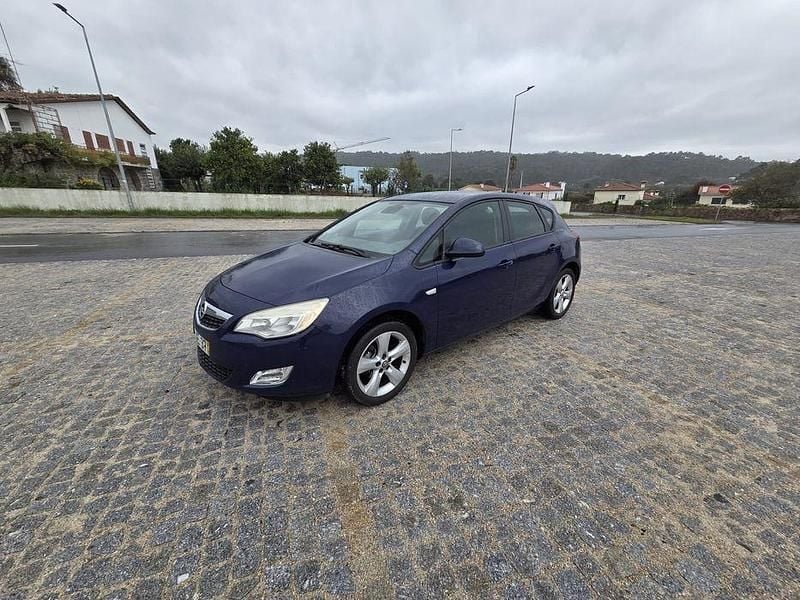Usado 2011 Opel Astra Sedan | € 3.999 (Bom preço) - Imagem 1/4